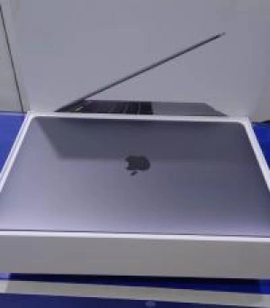 59149 - (2017) Apple Macbook Pro 15-Inch 3.1 GHz Intel Core i7, 16GB, 2TB Touchbar